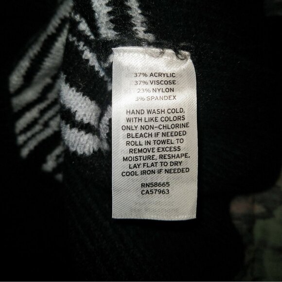 Halogen Women's Grey Heather Zebra Print Swirl Sweater Size Medium Knit Pullover - Picture 4 of 6